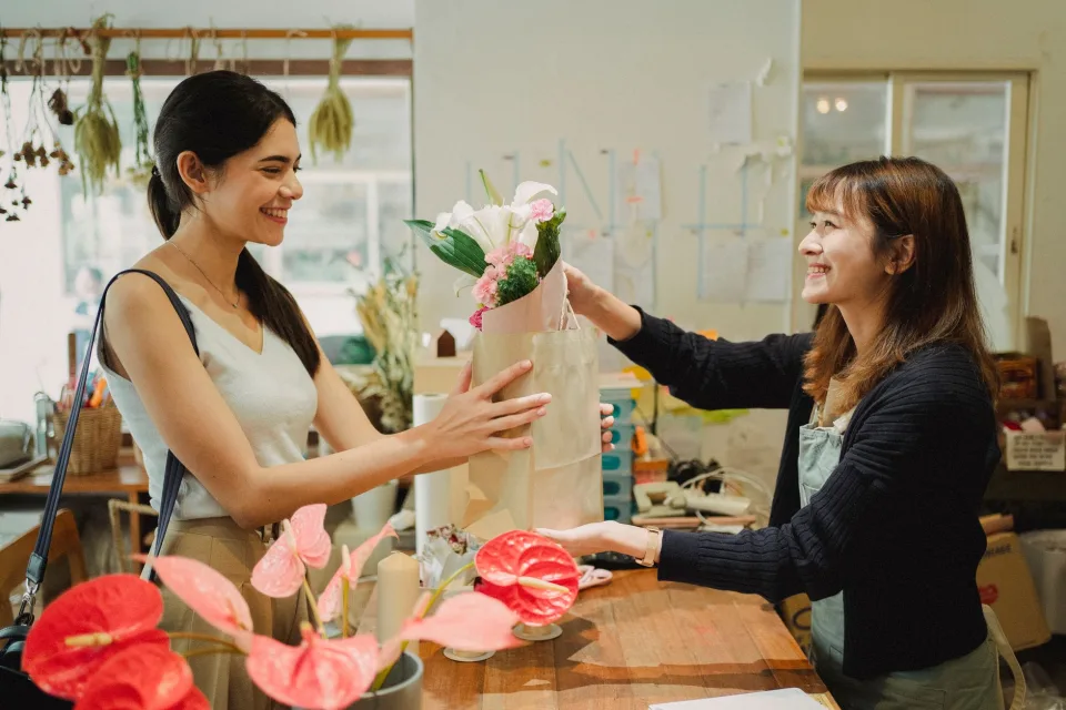 Bàn cắt cành và tỉa lá